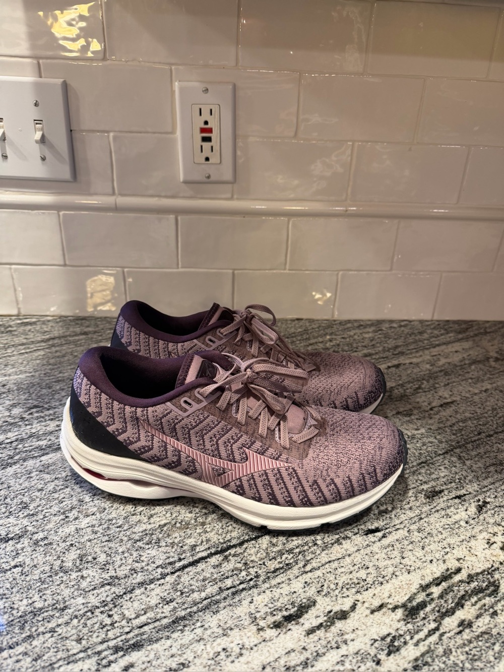 Women’s Mizuno Wave Rider 24 Size 10